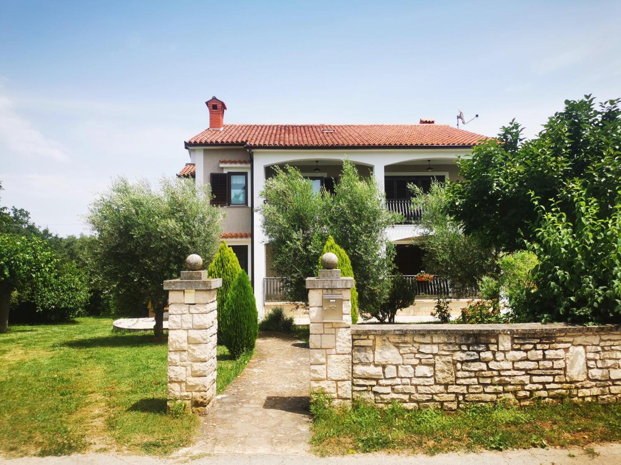 Garden Apartment Maria Върсар Екстериор снимка