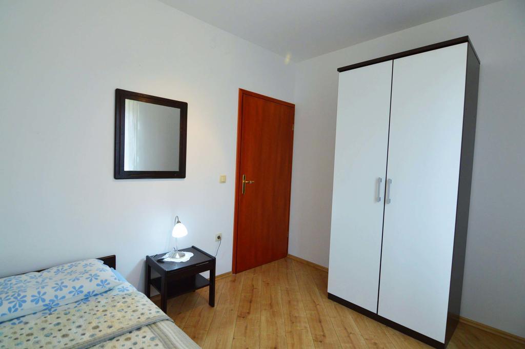 Garden Apartment Maria Върсар Екстериор снимка