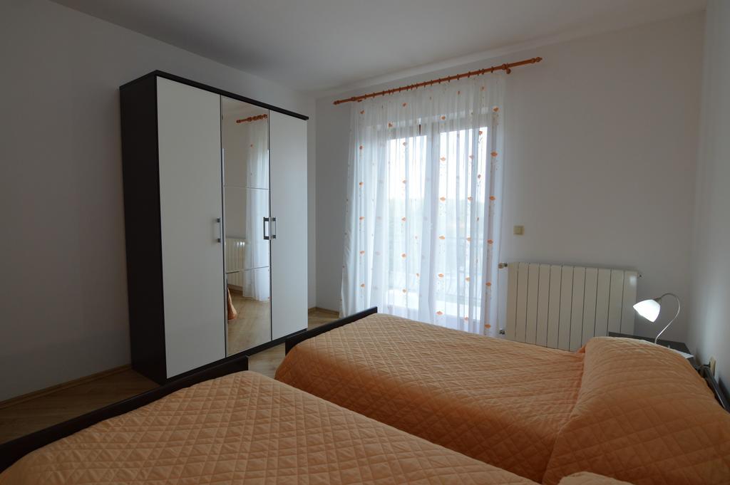 Garden Apartment Maria Върсар Екстериор снимка