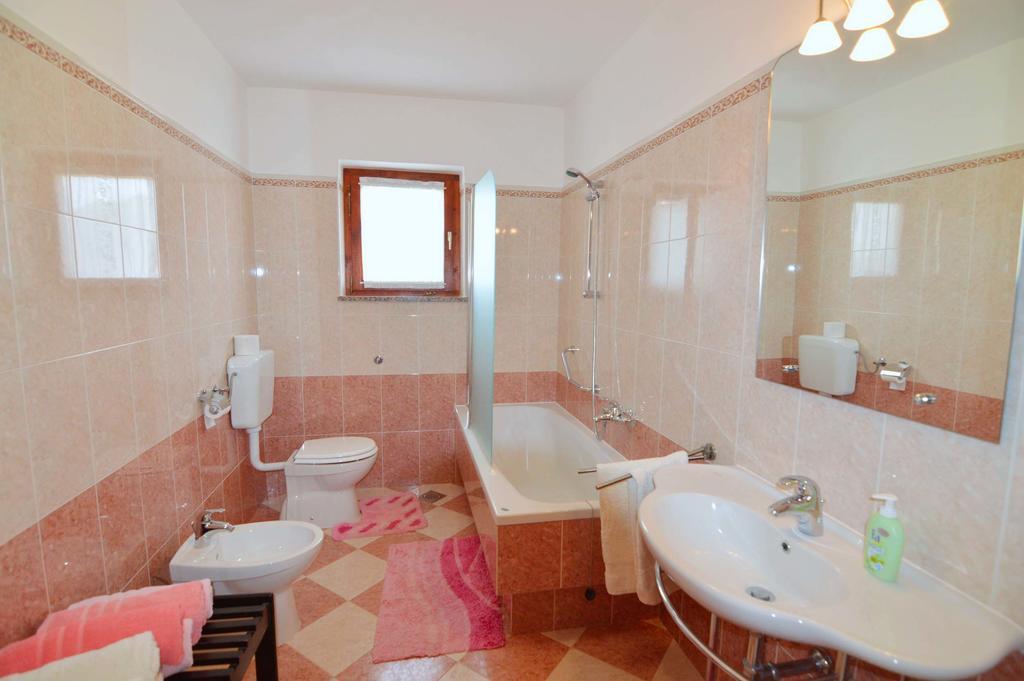Garden Apartment Maria Върсар Екстериор снимка